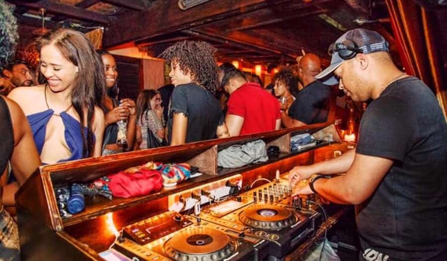 Meet Escorts at Asoka Restaurant Cape Town on a Tuesday